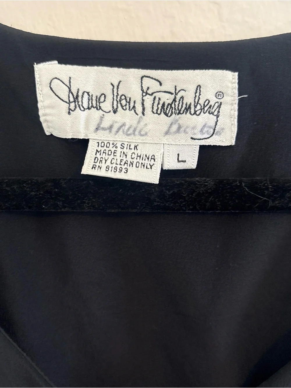VTG 100% Silk Diane Von Furstenberg Black Long Sleeve Button-Front V-Neck Top